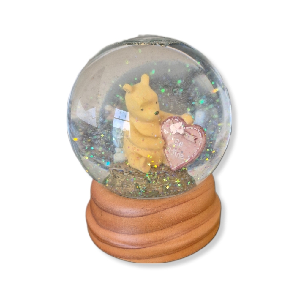 Disney Snow Globe Winnie The Pooh Valentine's Day "Be Mine" Retired